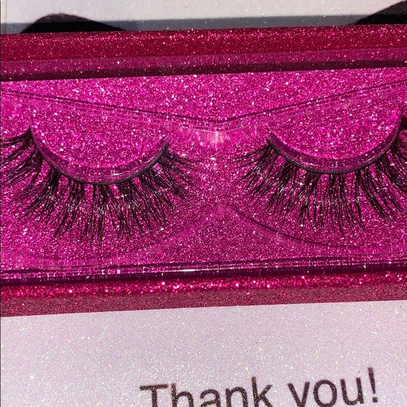 Lashes - Picture 4 of 4